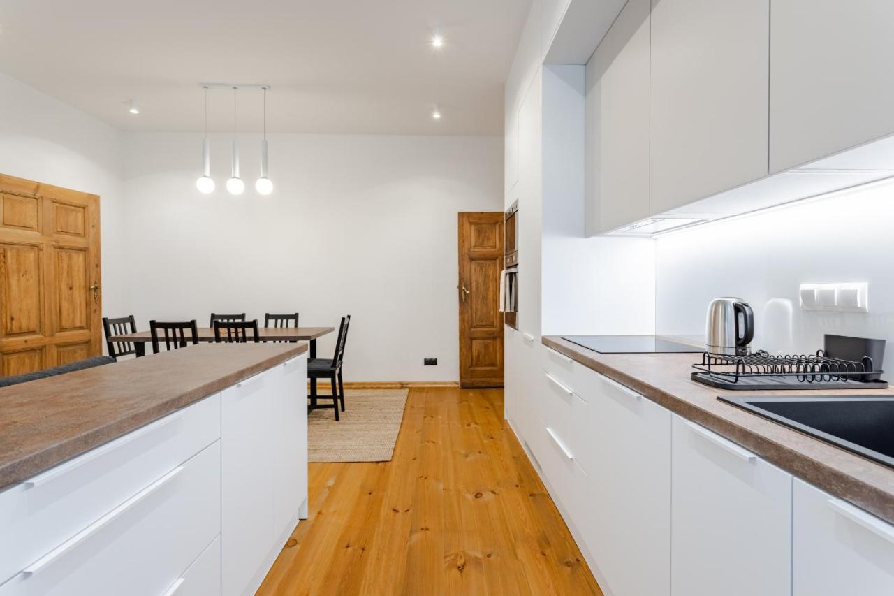 Two Bedroom Very Berry Apartment In Poznan With Desk By Noclegi Renters Buitenkant foto