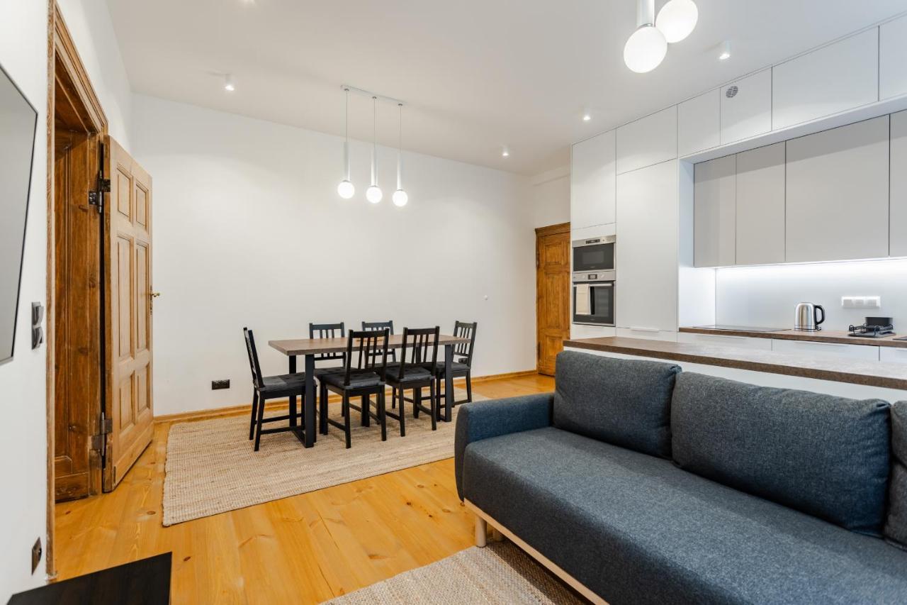 Two Bedroom Very Berry Apartment In Poznan With Desk By Noclegi Renters Buitenkant foto