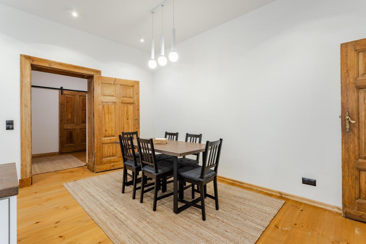 Two Bedroom Very Berry Apartment In Poznan With Desk By Noclegi Renters Buitenkant foto
