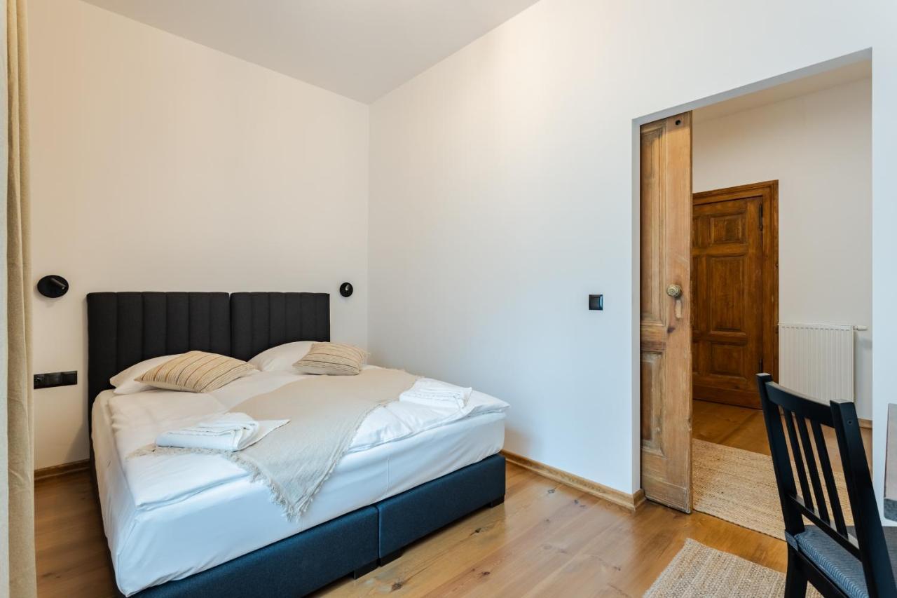 Two Bedroom Very Berry Apartment In Poznan With Desk By Noclegi Renters Buitenkant foto