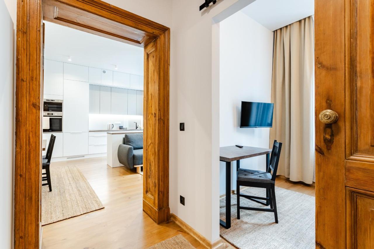 Two Bedroom Very Berry Apartment In Poznan With Desk By Noclegi Renters Buitenkant foto